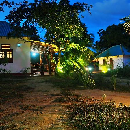 Sea Sound Cabana & Restaurant Тангалла Экстерьер фото