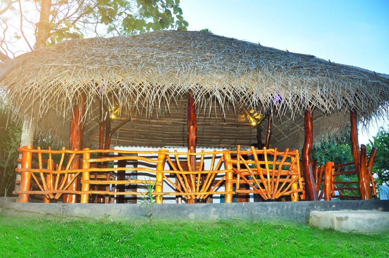 Sea Sound Cabana & Restaurant Тангалла Экстерьер фото